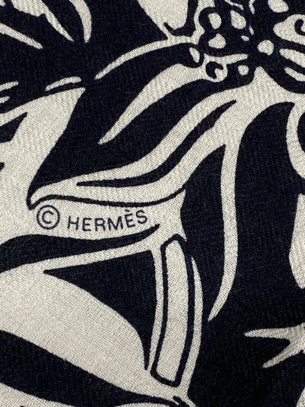 HERMES Carre Geant/Carres 140 H242898S Navy White Cashmere Silk - Scarf - Picture 2 of 5